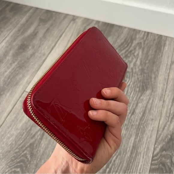 Authenticated Used Louis Vuitton Zippy Wallet  Monogram Vernis Pomme d'Amour Red - Picture 7 of 16